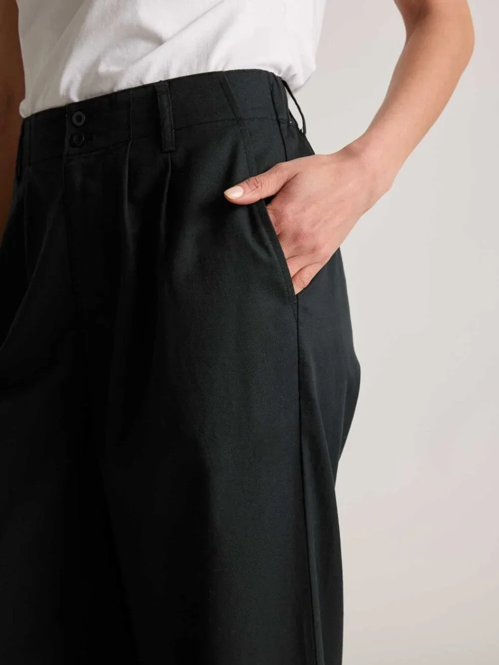 QUINCE drapey twill pleated trouser in true black (sz16)